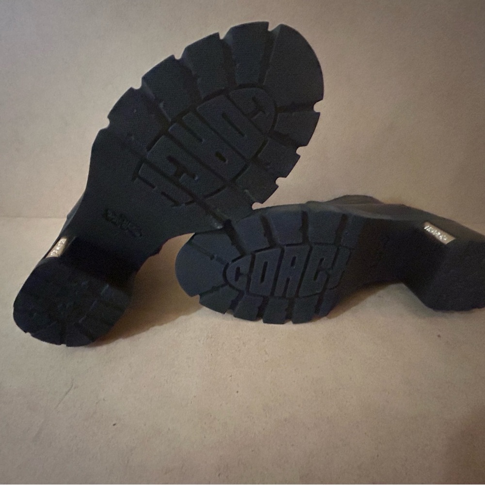 Beautiful solo black leather shoes from coach and gold zipper and in great shape - Picture 3 of 4